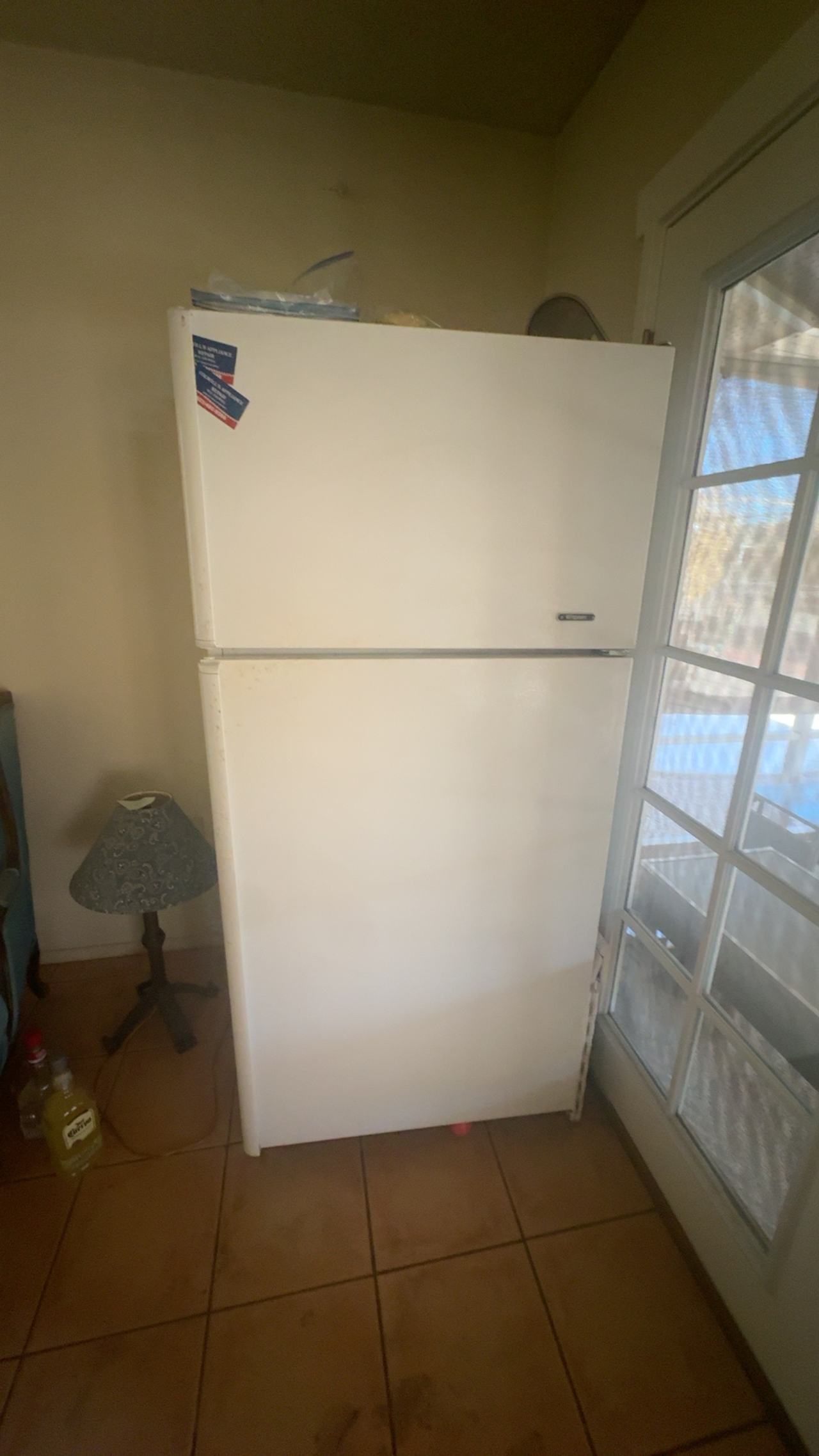 Frigidaire 18.3 cu ft Top Mount Refrigerator