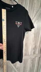 Black Guess Triangle Logo T-Shirt Size Small - Image 7