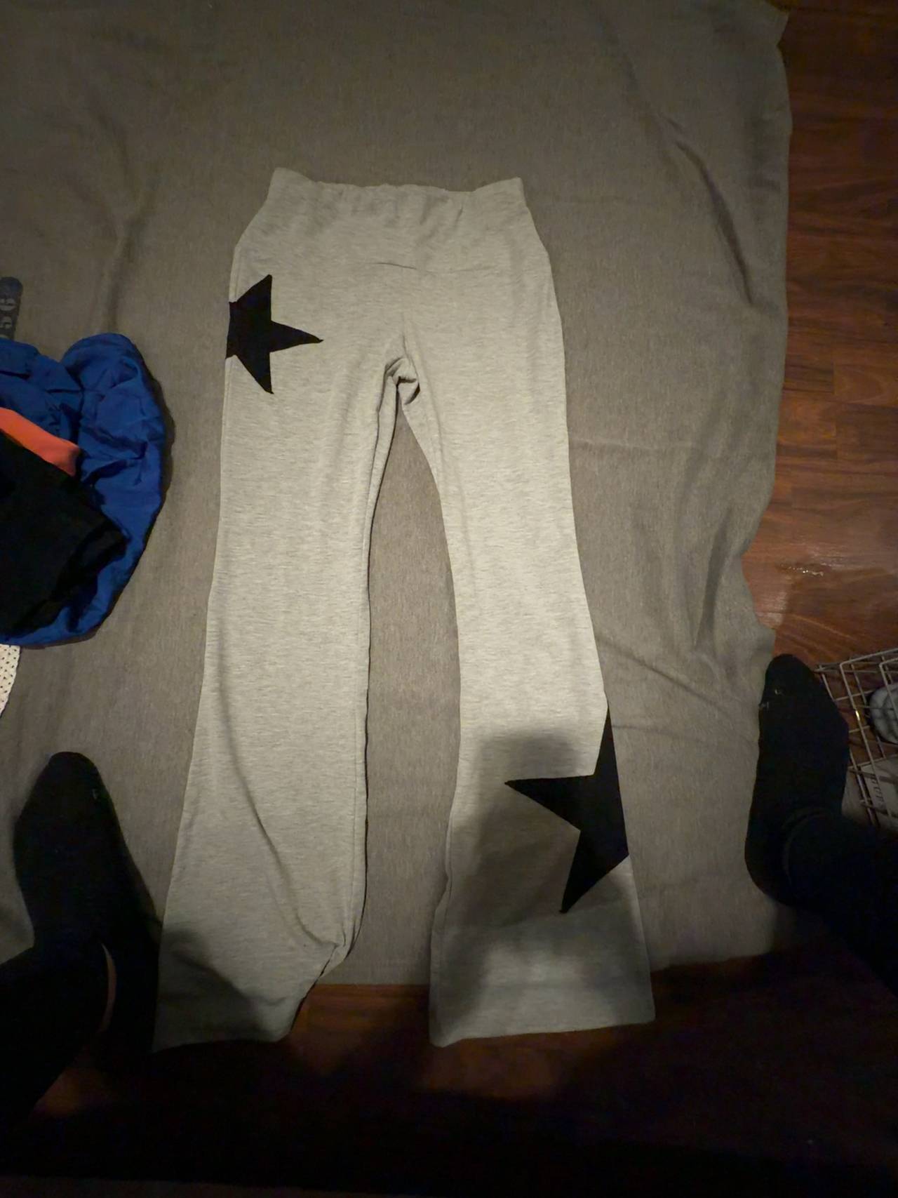 COZYEASE Women's Star Graphic Flare Sweatpants Grey