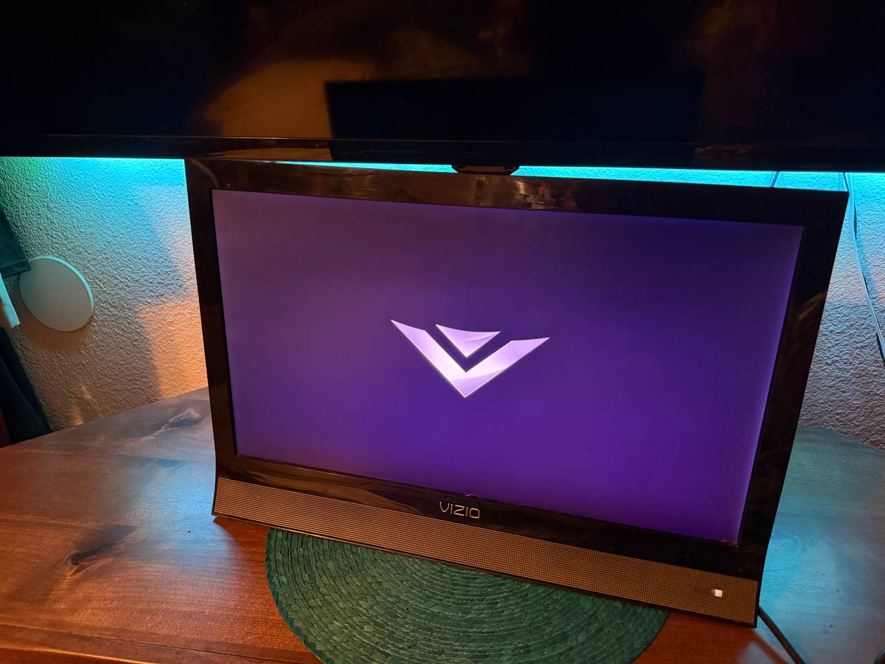 Vizio E221VA 22-inch LCD HDTV