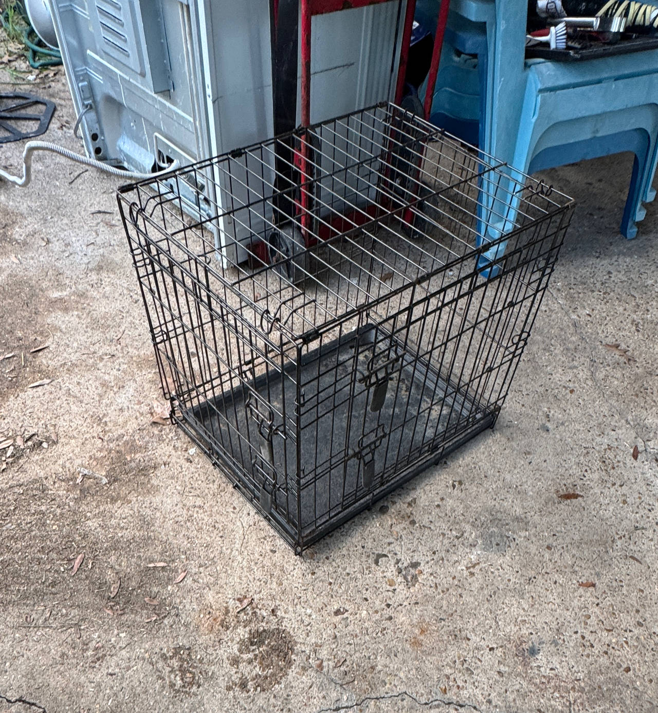 Small Folding Metal Dog Crate with Plastic Tray