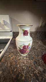 VS Portugal Vintage Rose Porcelain Vase - Image 2