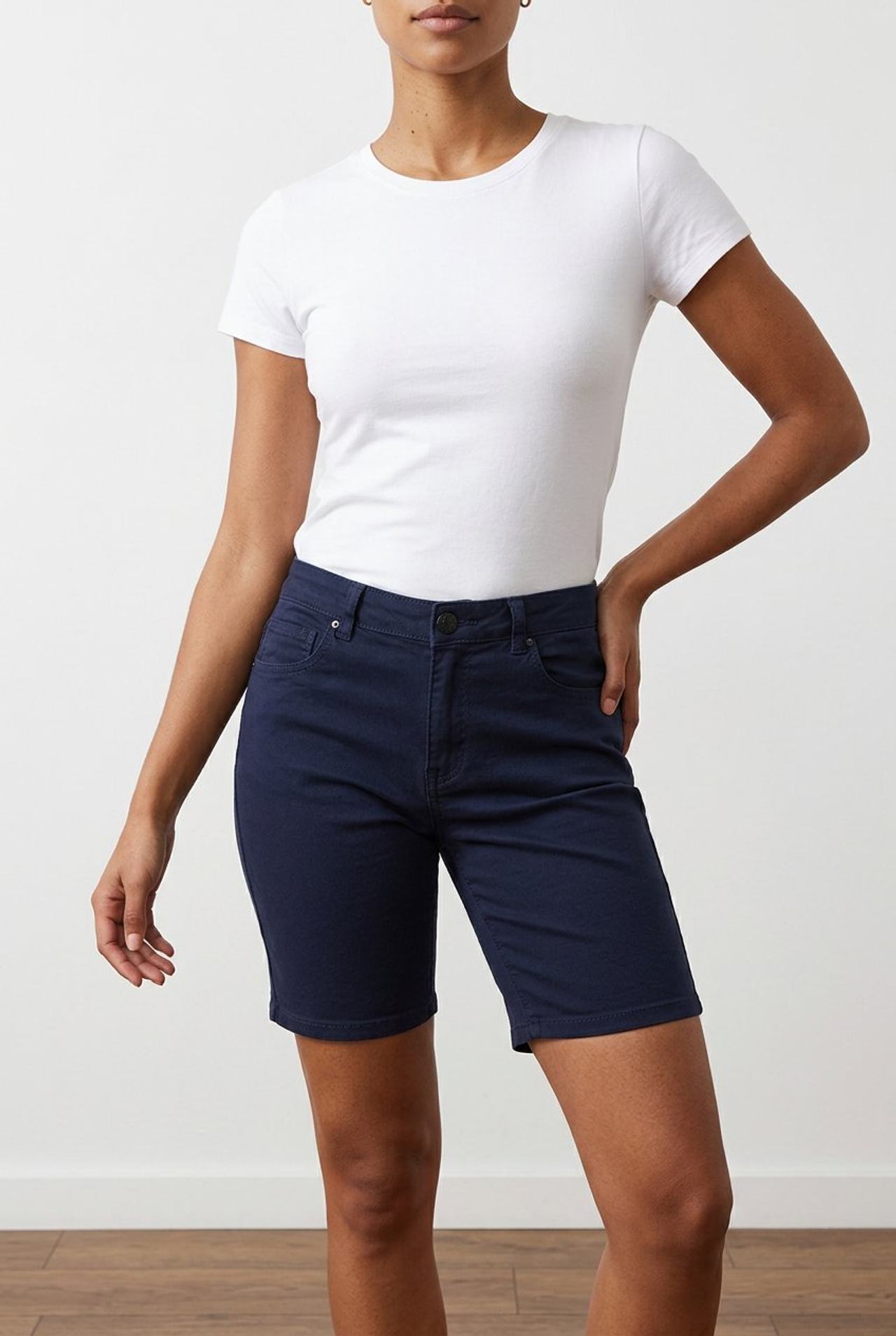 Hybrid & Company Women's Hyper Ultra Stretch Bermuda Shorts sz X-Large
