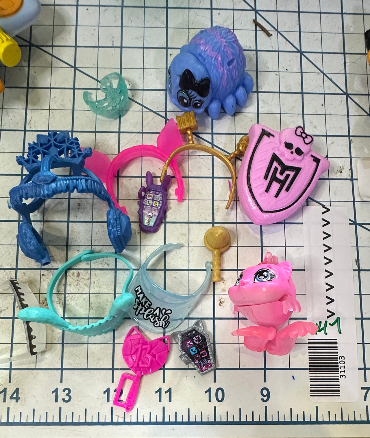 Monster High Fashion Doll Accessories and Pets Bundle