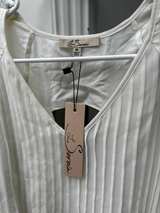Los Serein Pintuck V-Neck Sleeveless Blouse Top - Image 2