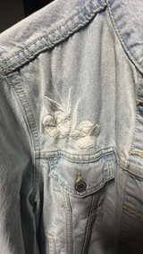 Women’s Levi's Denim Jacket Blue with floral stitching size XL, (fits short) - Image 3
