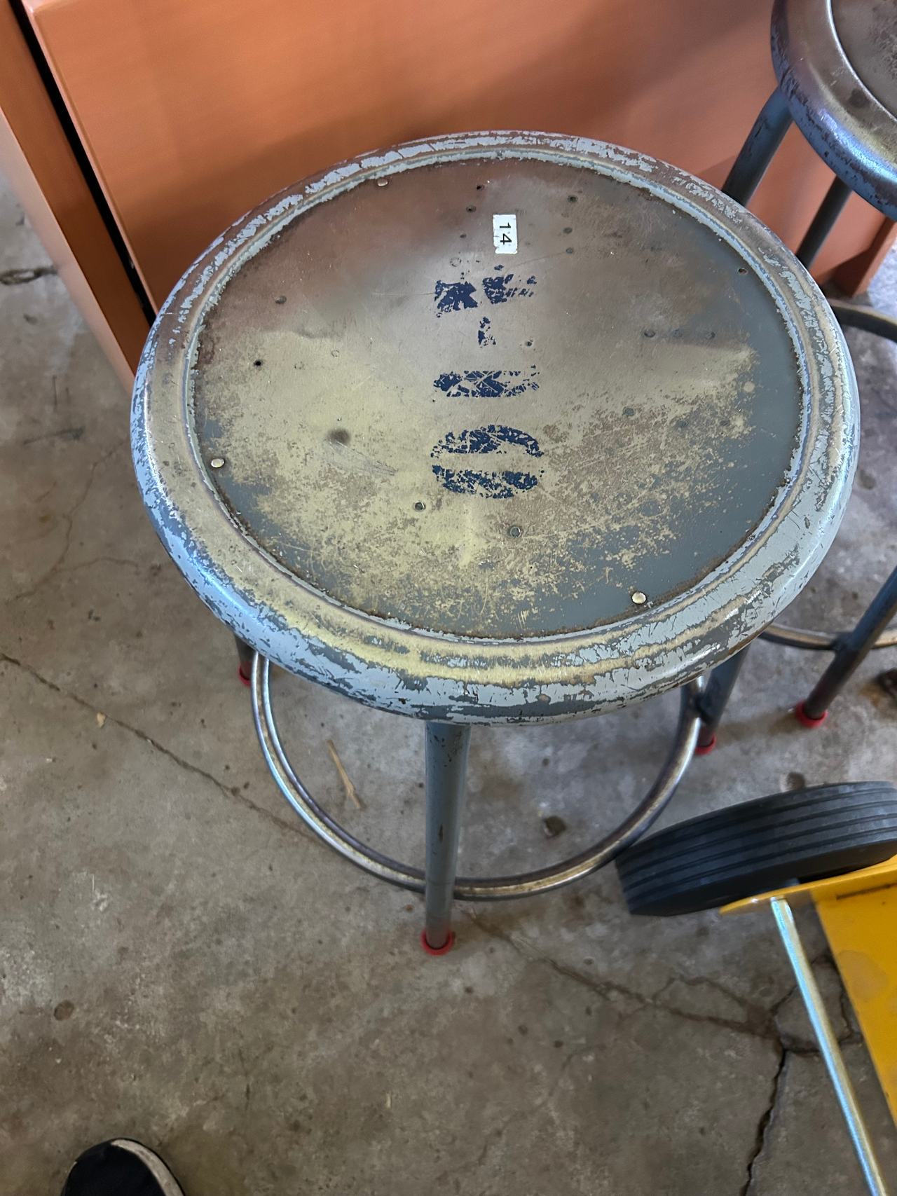 Tabouret de laboratoire vintage industriel en métal