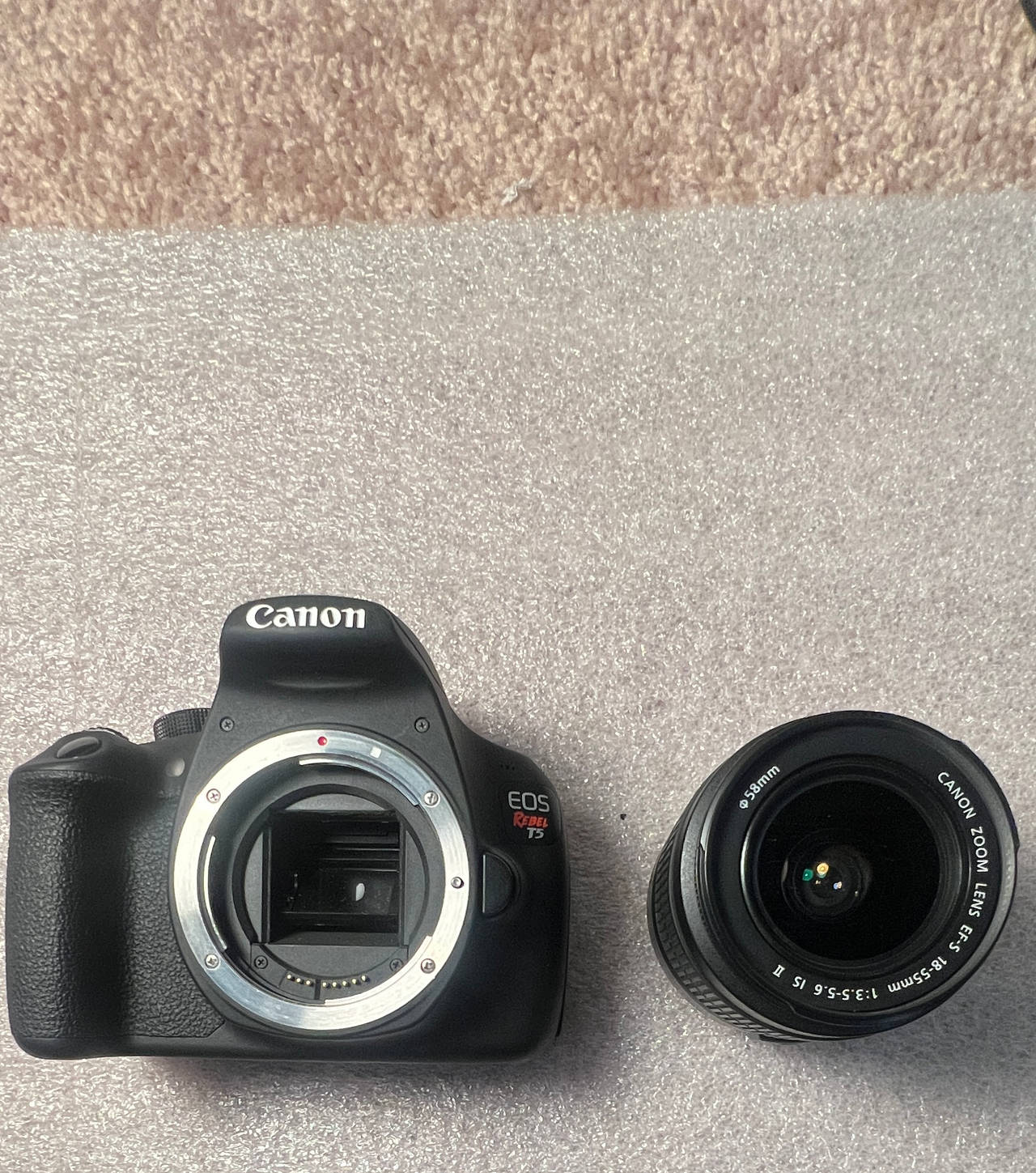 Canon EOS Rebel T5 DSLR Camera with 18-55mm Lens no charger