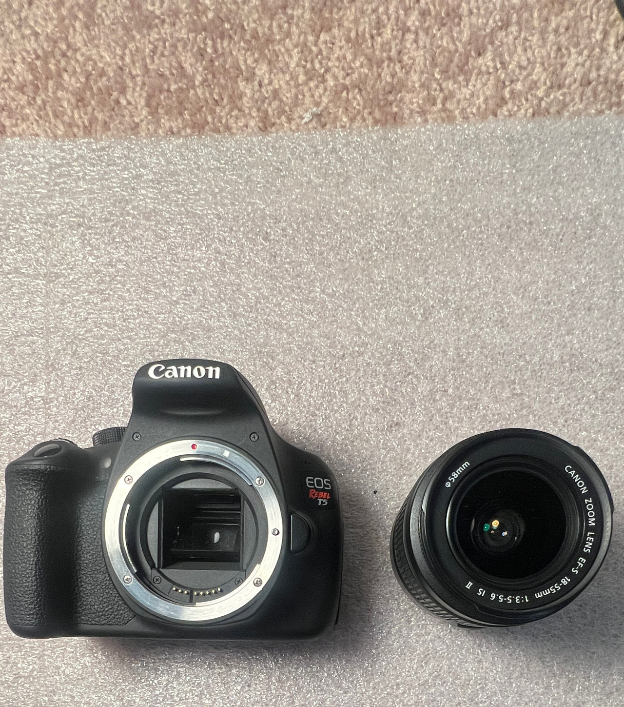 Canon EOS Rebel T5 DSLR Camera with 18-55mm Lens no charger