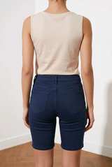 Hybrid & Company Women's Hyper Ultra Stretch Bermuda Shorts sz X-Large - Image 3