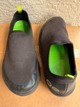 OOFOS OOmg Low Shoe Black/Lime Size 6.5 - Image 1
