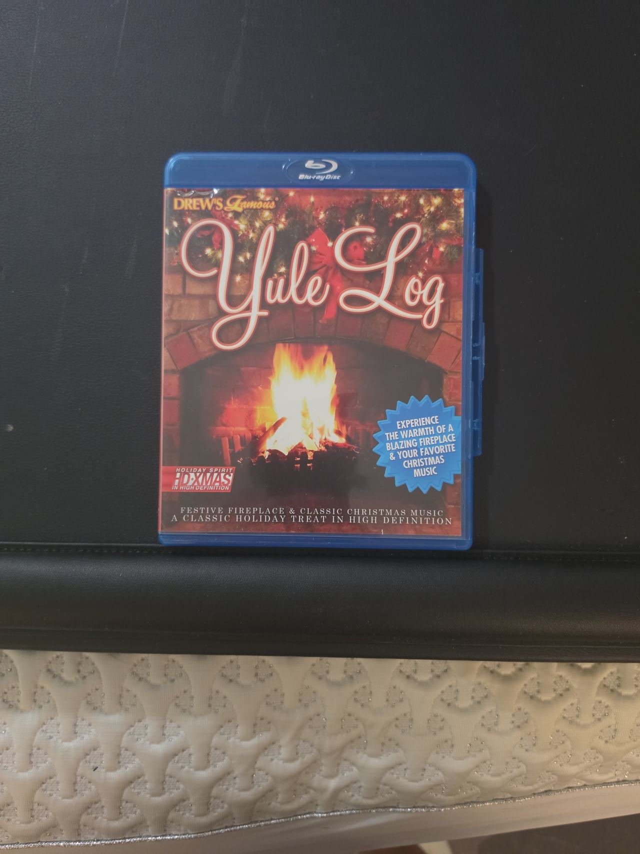 Drew's Famous Yule Log (Blu-ray)