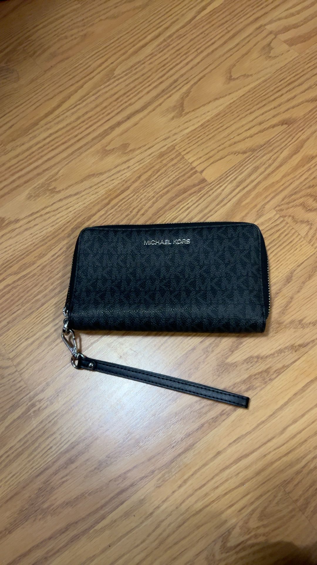 Michael Kors Jet Set Travel Large Flat Phone Case Wristlet