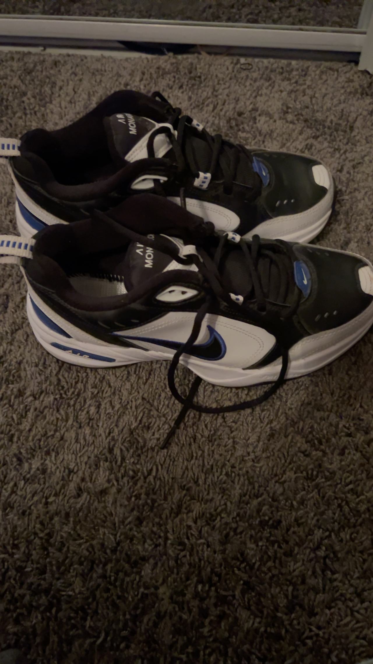 Nike Air Monarch IV White/Black needs soles size 7
