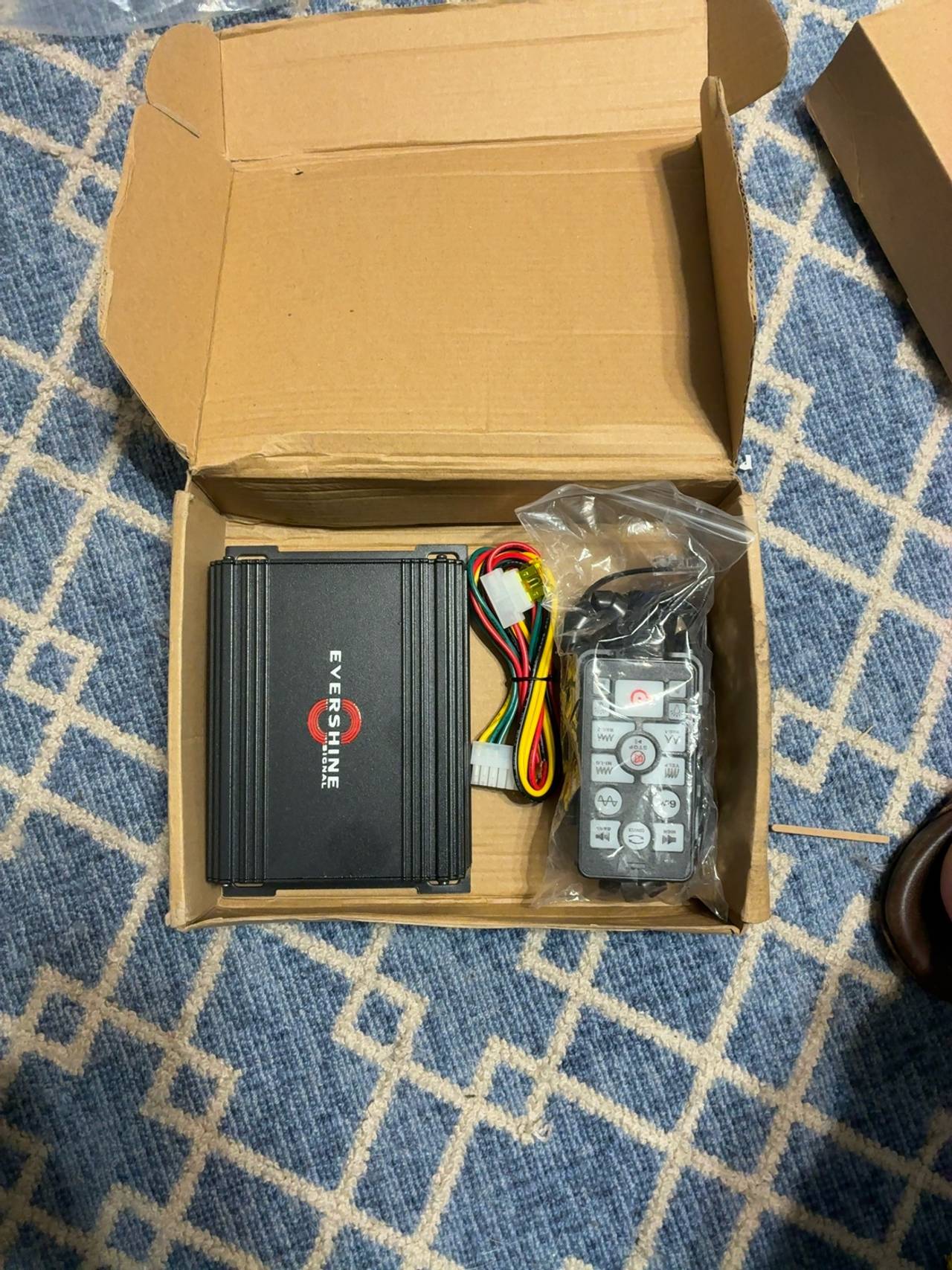 Evershine Signal 12V/24V 100W Car Siren Horn with Remote