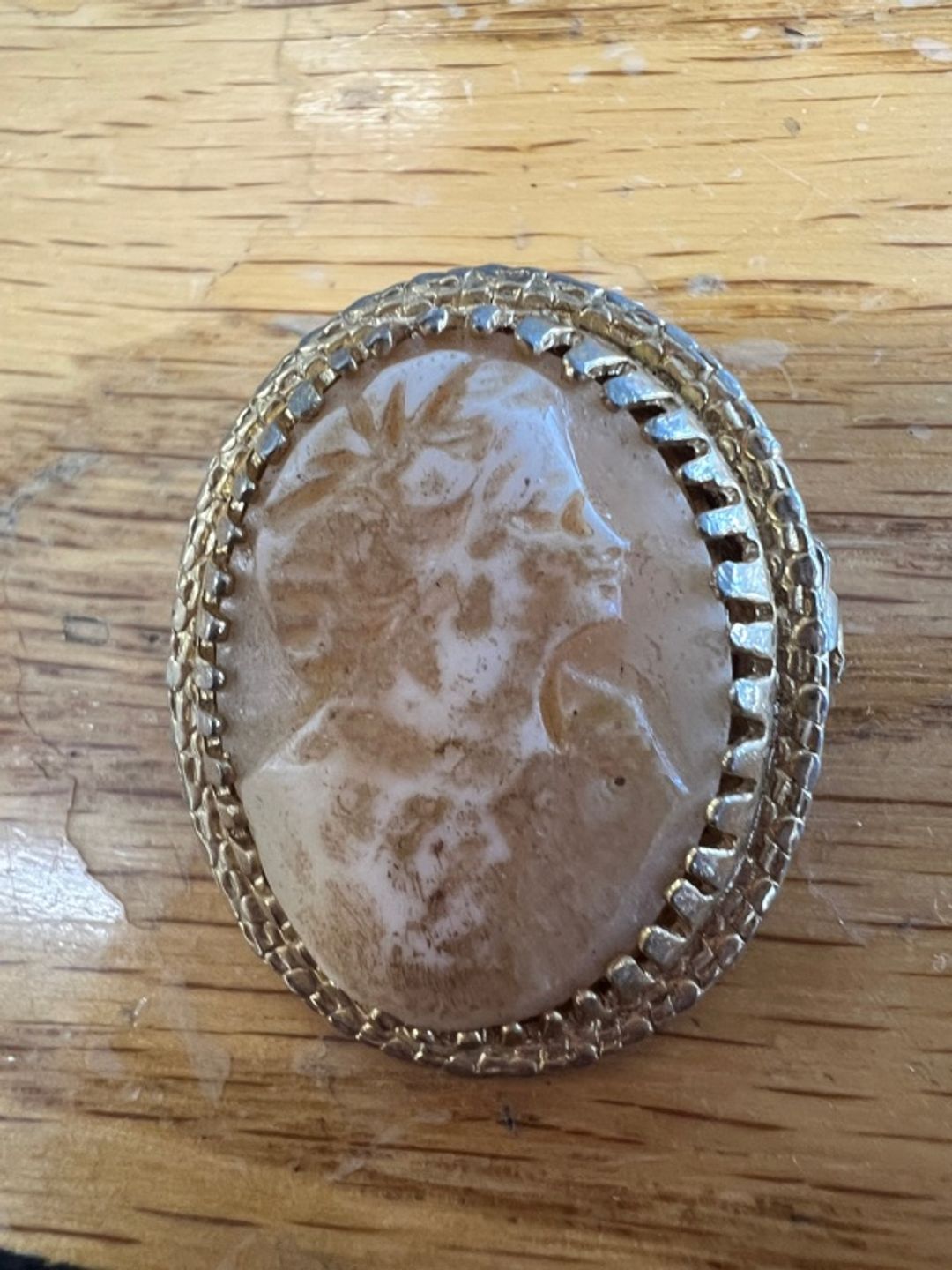 Vintage Hand Carved Shell Cameo Brooch