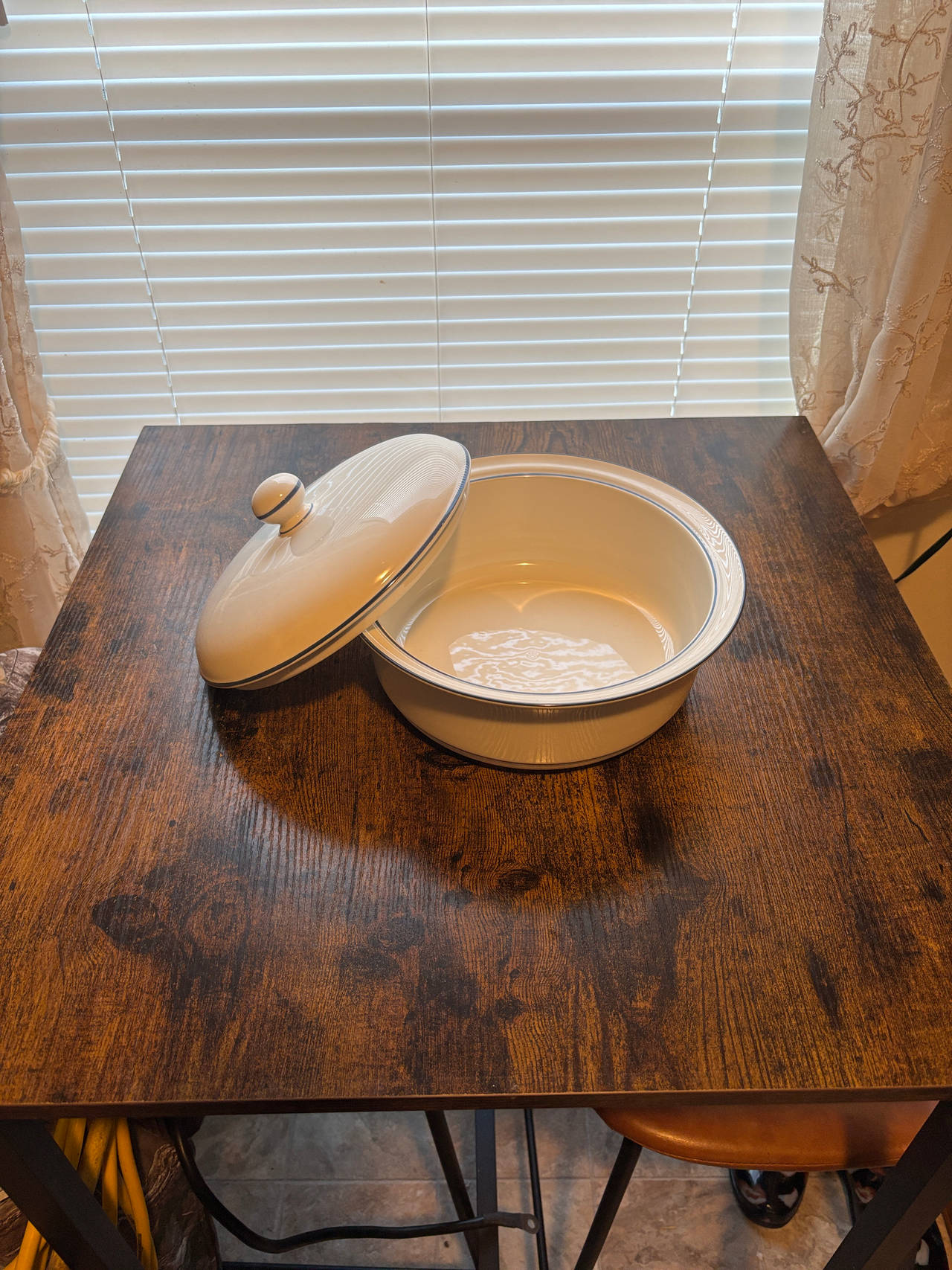 Lenox “For the Blue” Chinastone White 2.5 Quart Round Casserole