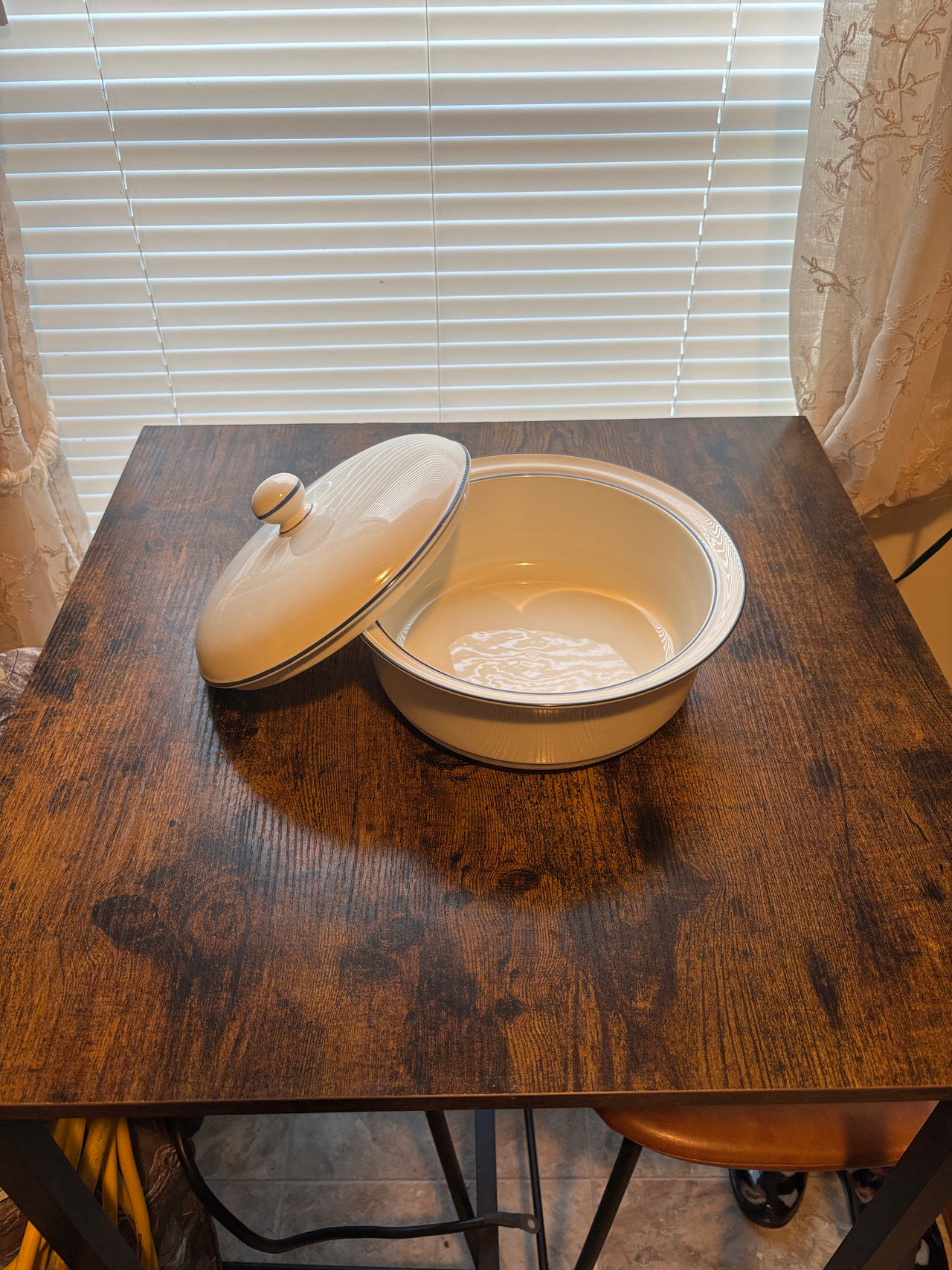 Lenox “For the Blue” Chinastone White 2.5 Quart Round Casserole