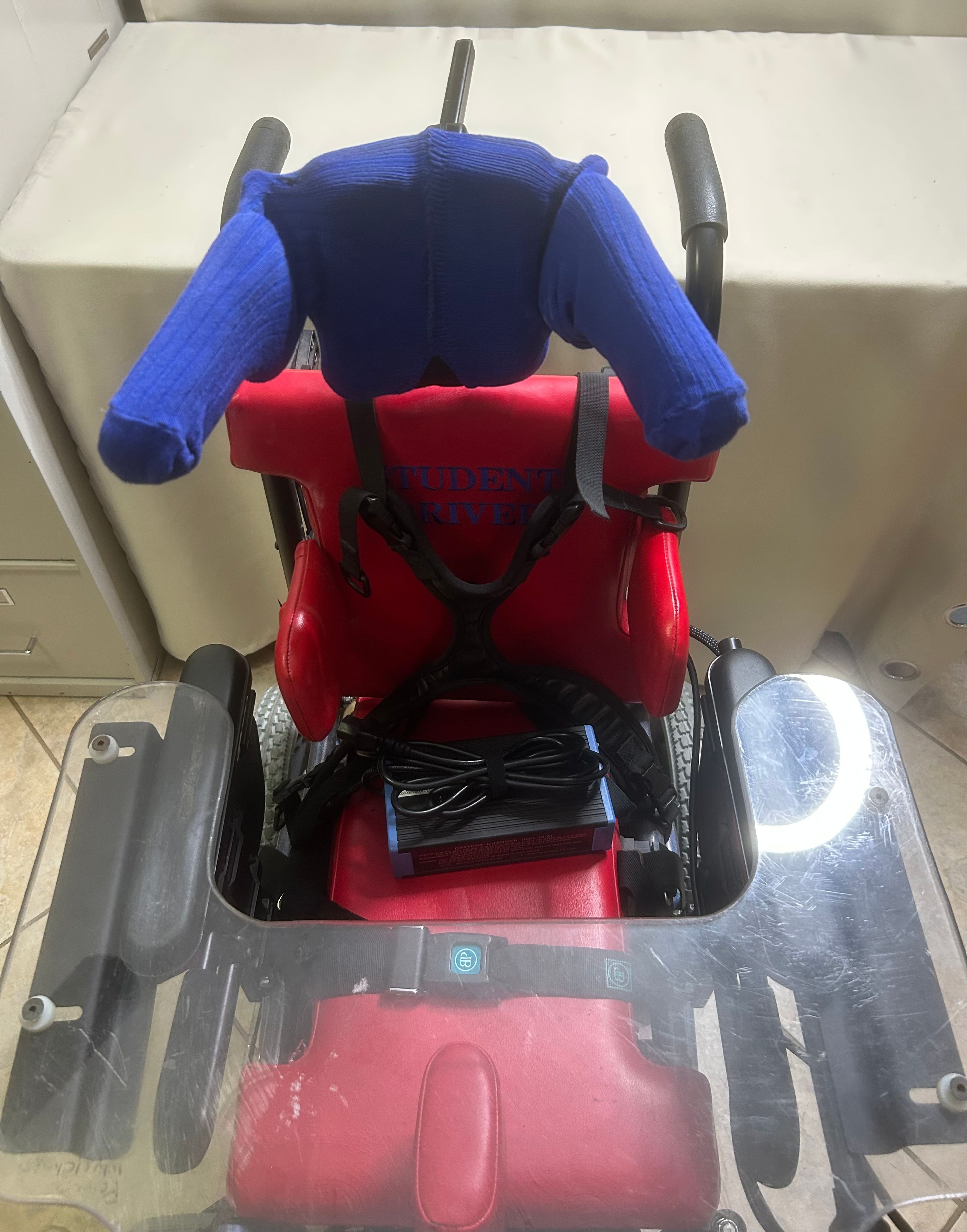 Quickie Z 500 Zero Gravity Adolescent Power Wheelchair - Image 10