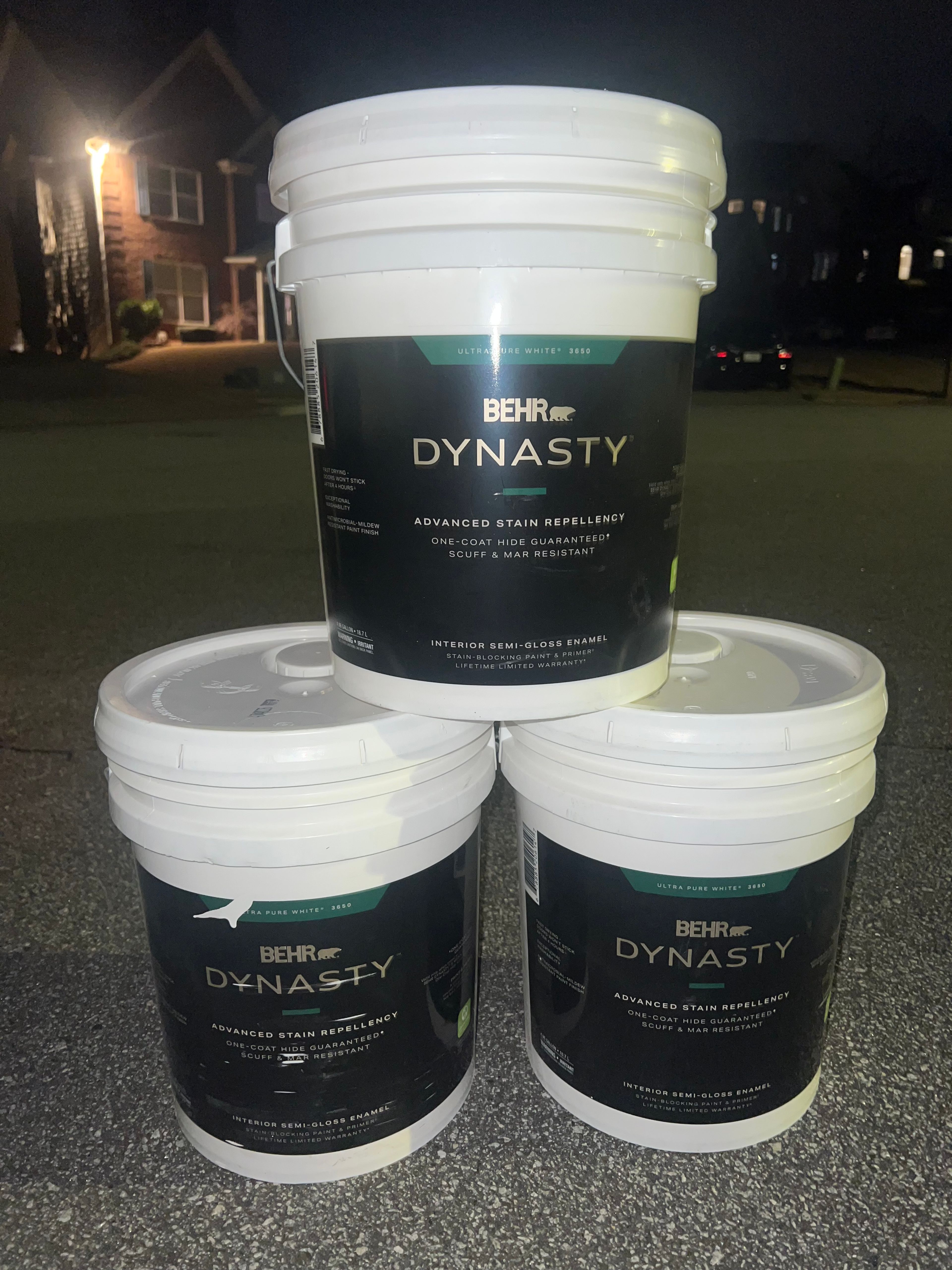 Behr Dynasty 5 gal Ultra Pure White Semi-Gloss Paint - Image 3