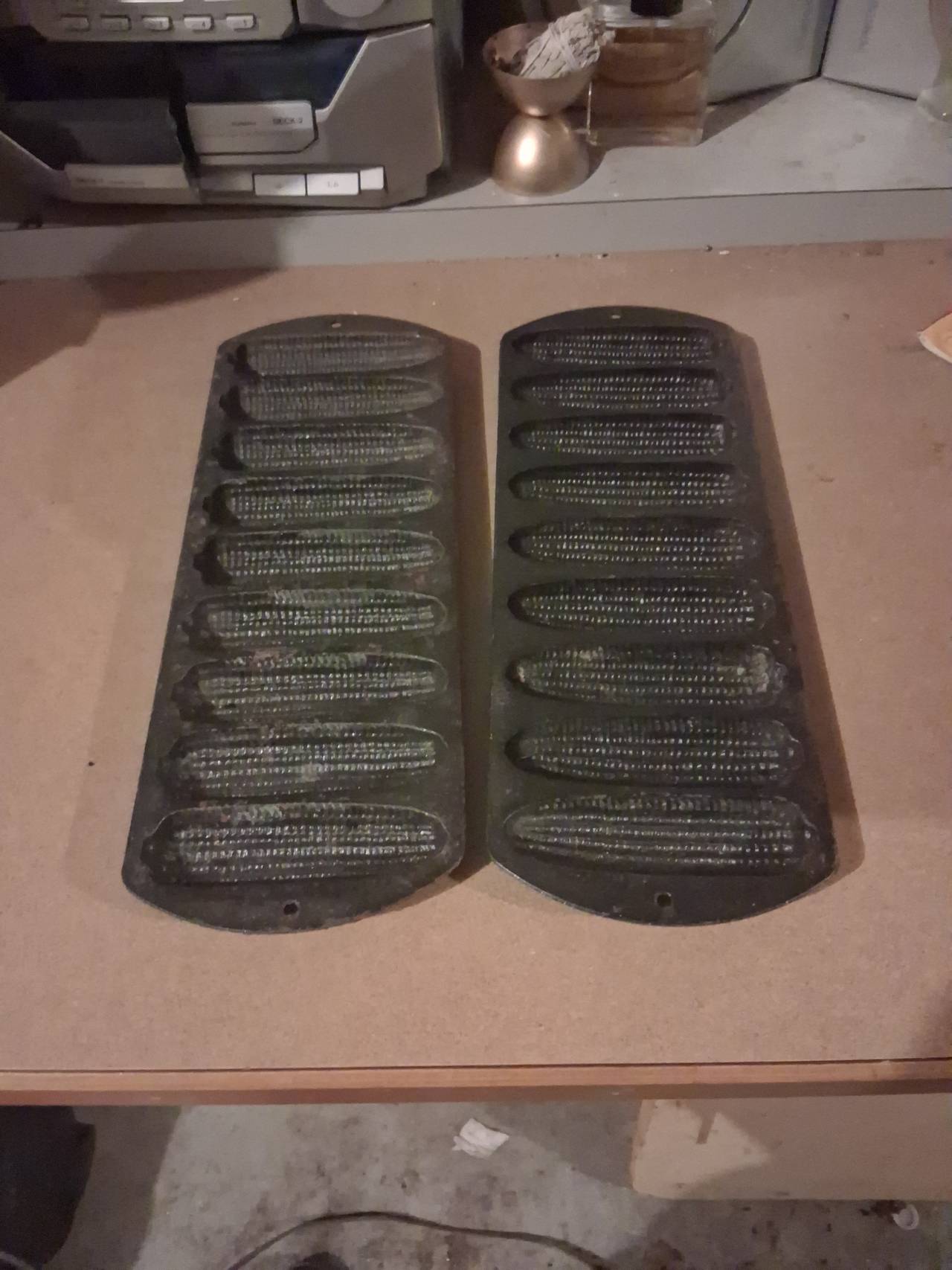 2 Lodge Cast Iron Cornstick Pan