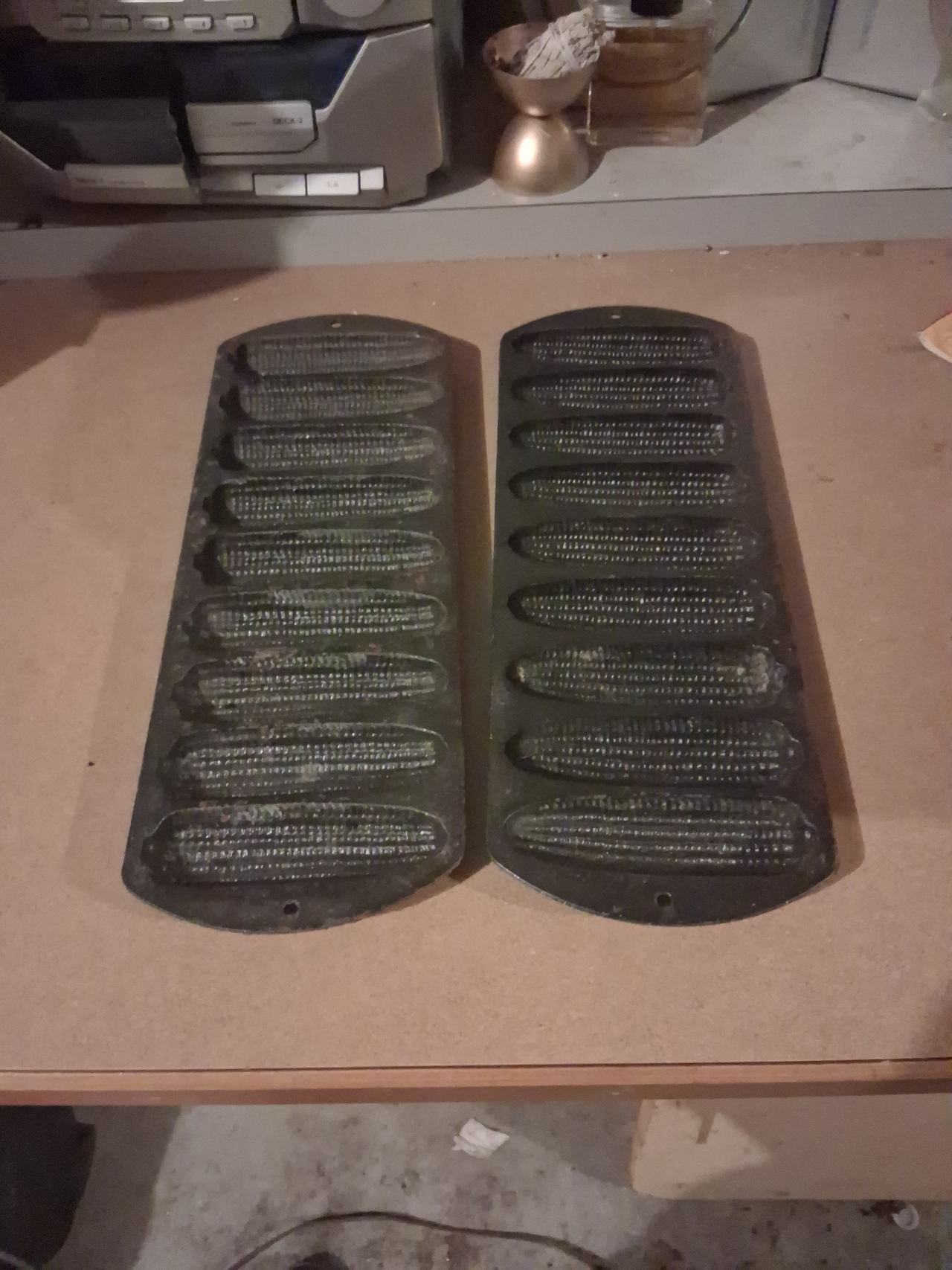 2 Lodge Cast Iron Cornstick Pan