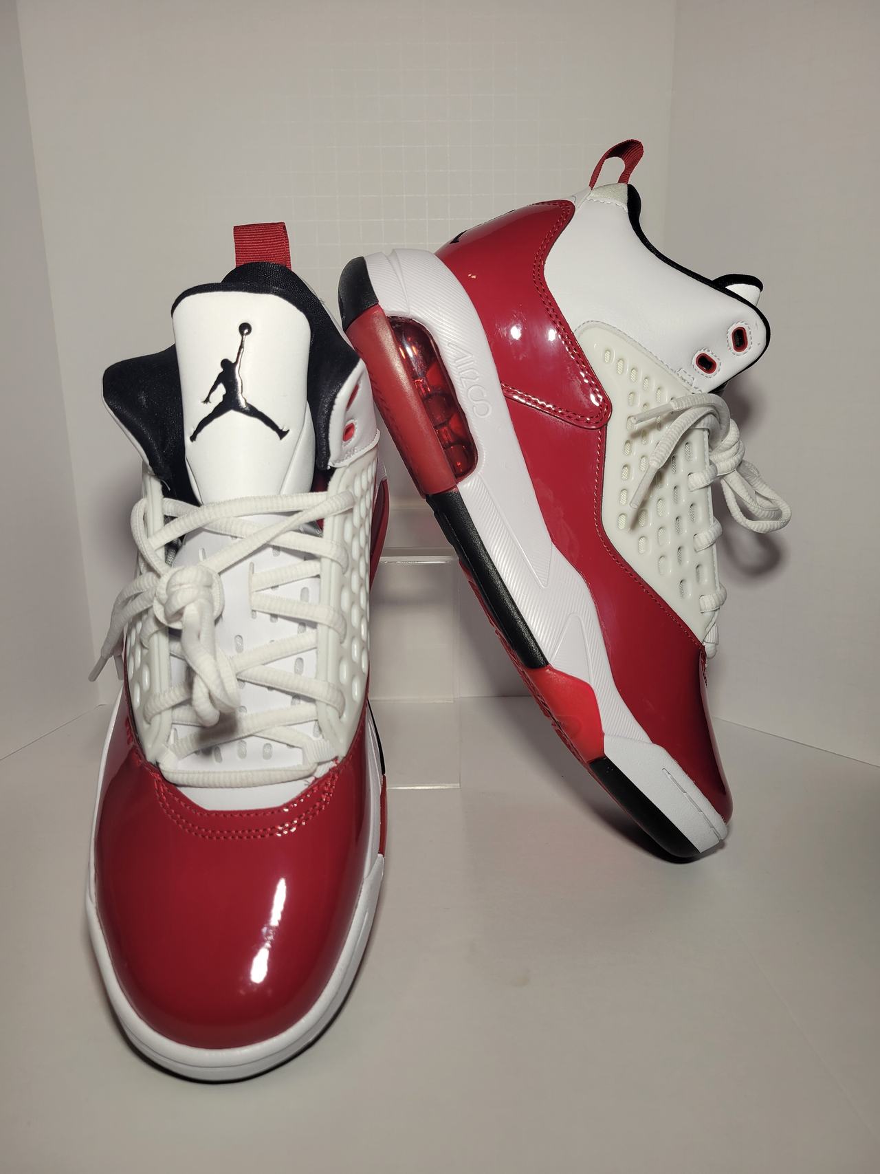 Air Jordan Maxin 200 White Gym Red sz 9 (Factory Defect As Is New)