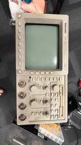 Tektronix TDS 420A Four Channel Digitizing Oscilloscope - Image 2