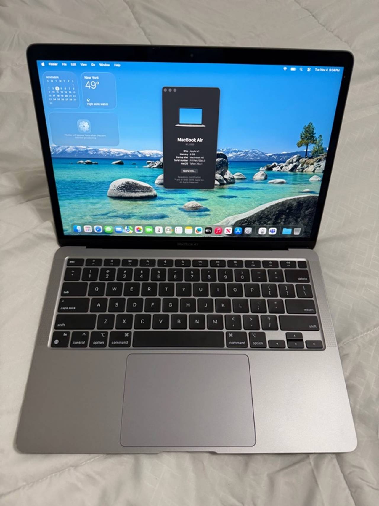 Apple MacBook Air 13-inch M1 (Gray)