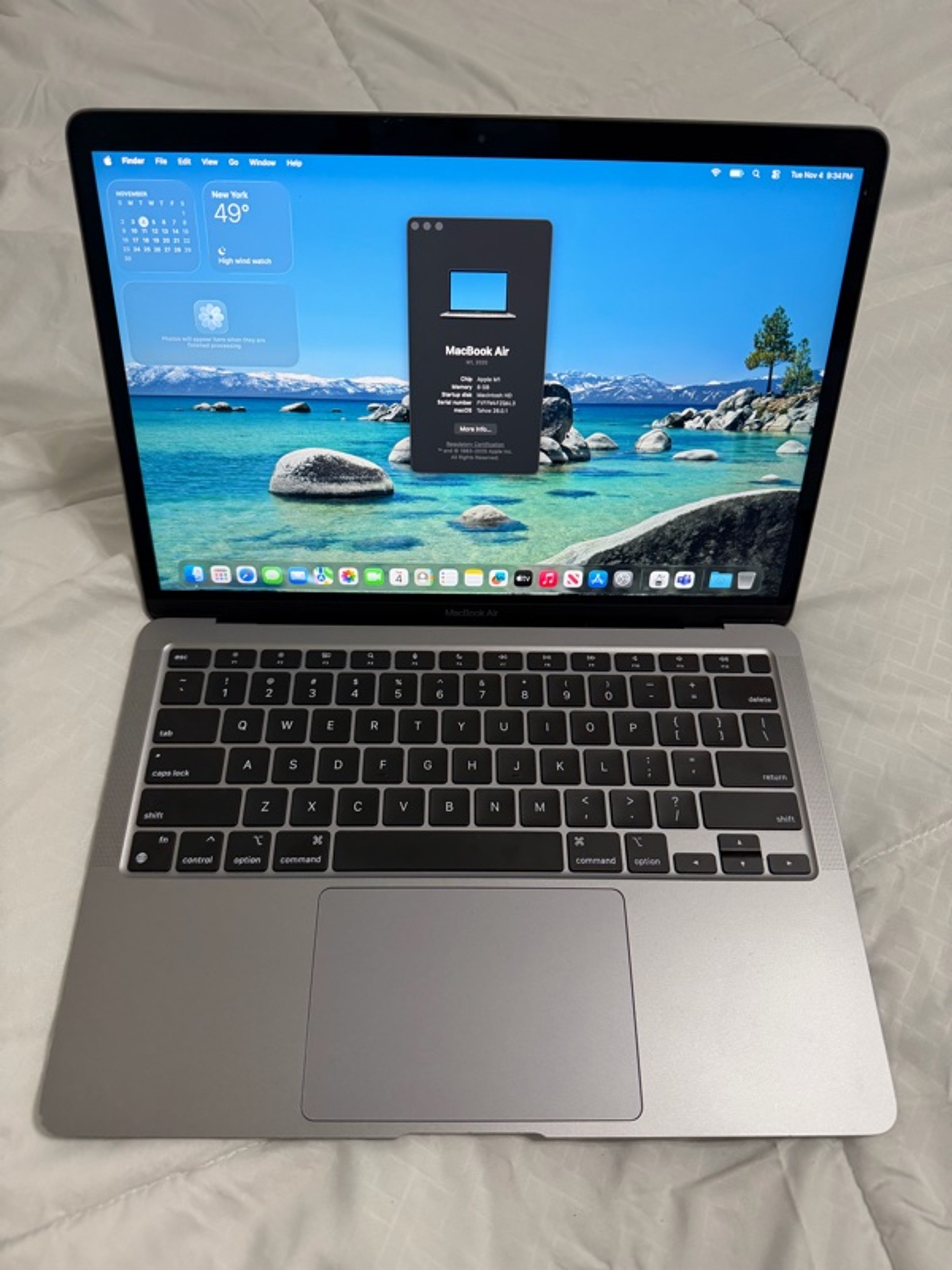 Apple MacBook Air 13-inch M1 (Gray)