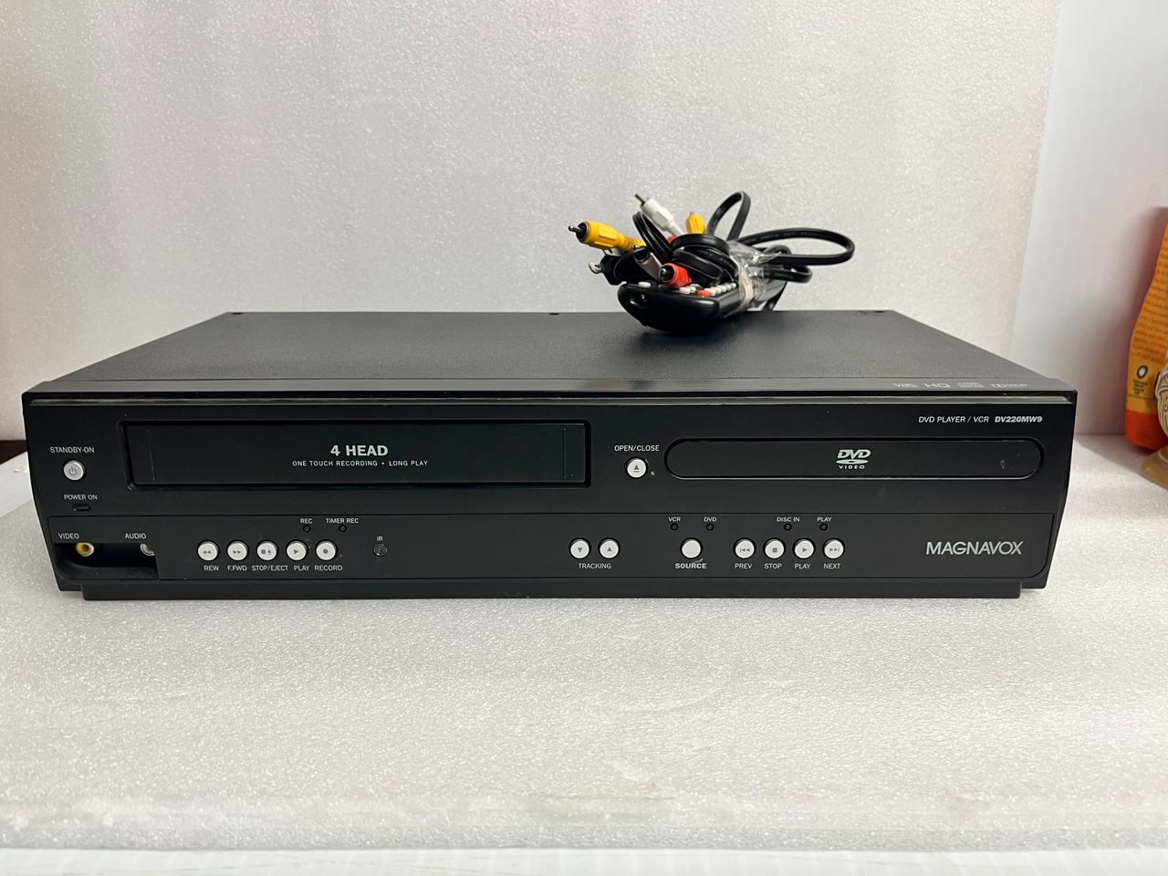 Magnavox DV220MW9 DVD Player / VCR Combo