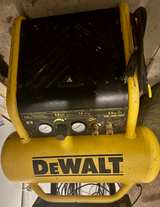 DeWalt 4.5-Gal 225 PSI Portable Air Compressor - Image 3