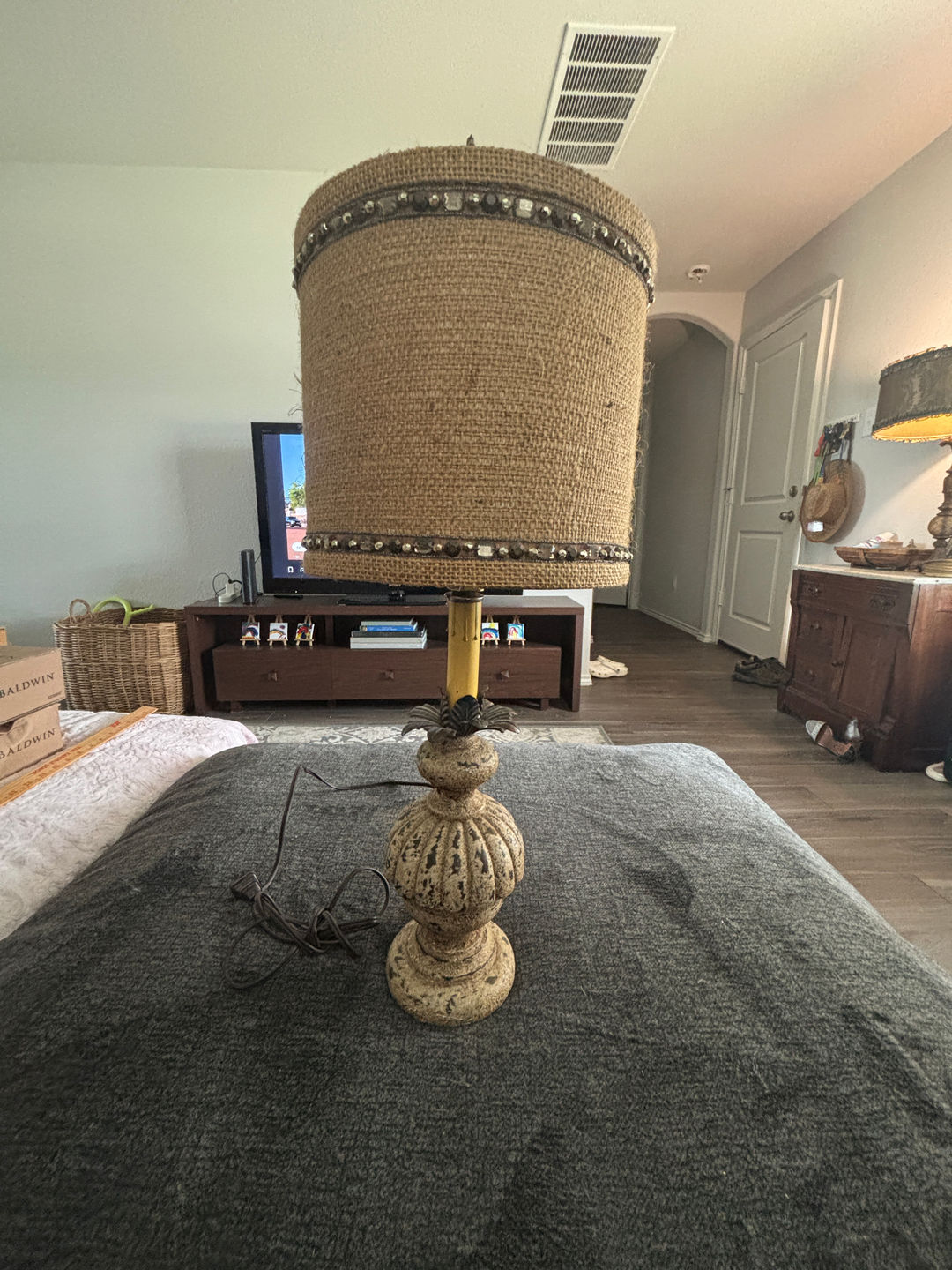 Vintage Table Lamp burlap shades stands 20.5” tall in good condition - 77384 