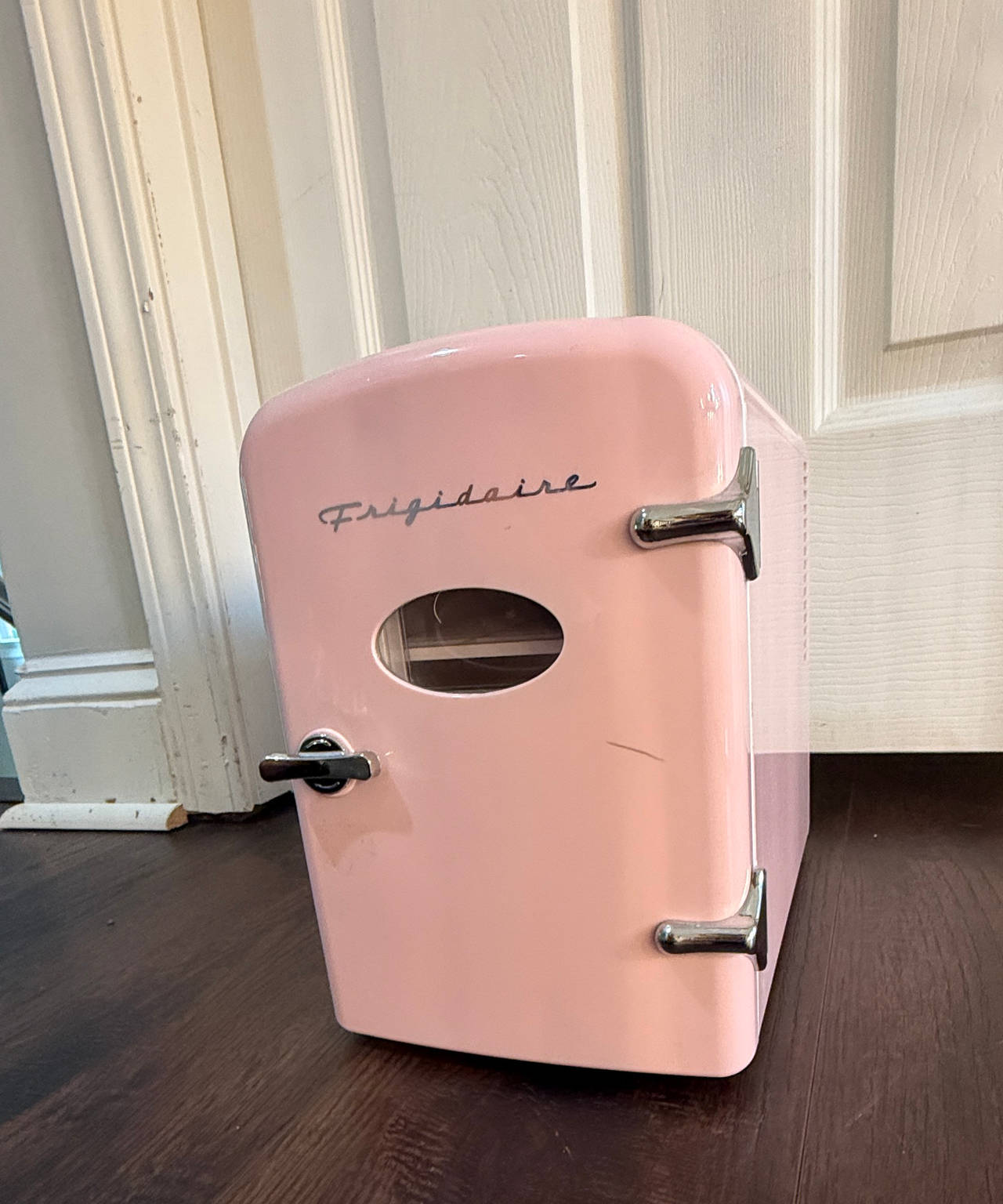 Frigidaire Retro 6-Can Mini Fridge