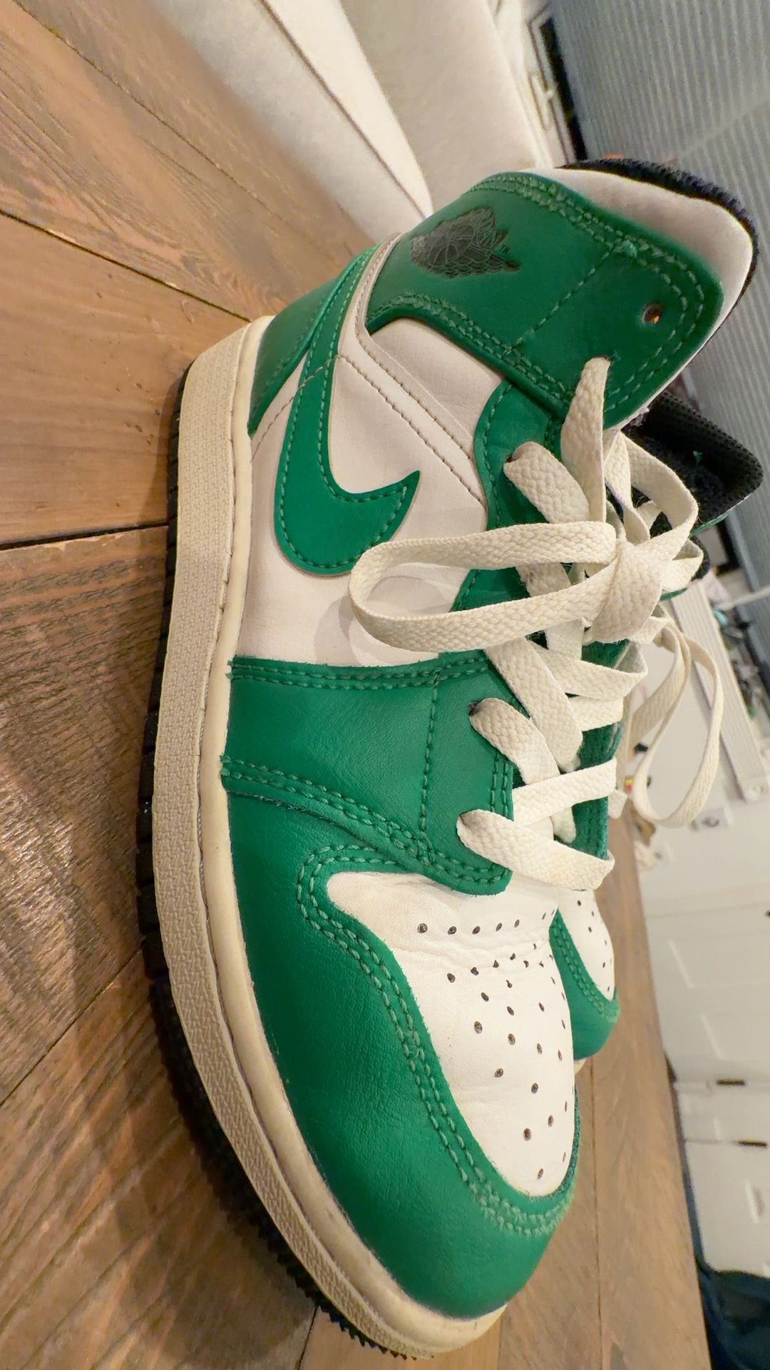 Nike Air Jordan 1 Mid Lucky Green 4Y Kids Childs 