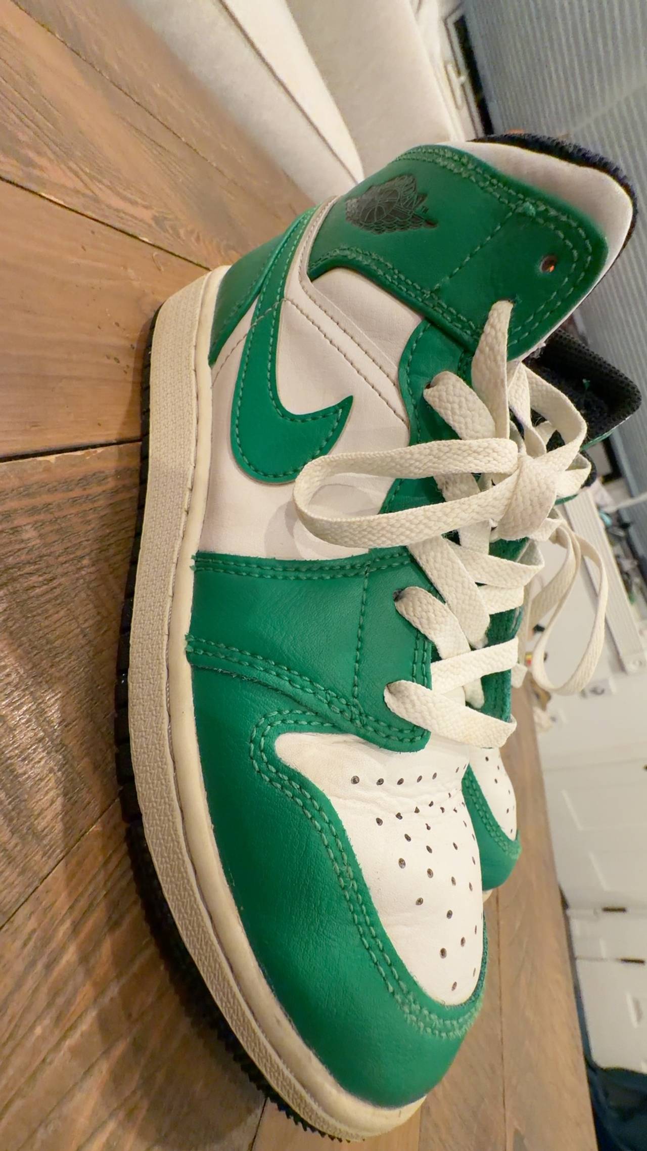 Nike Air Jordan 1 Mid Lucky Green 4Y Kids Childs 