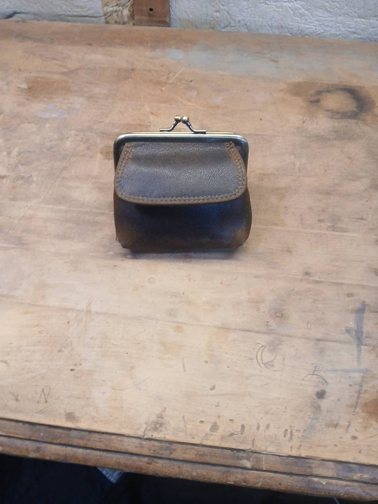 Vintage Leather Kiss-Lock Coin Purse