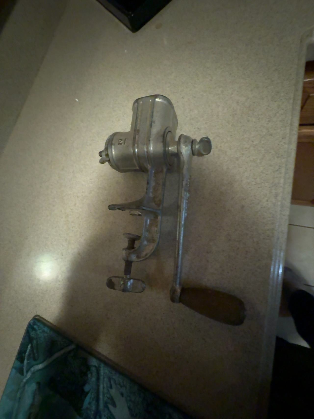 Universal No. 21 Hand Crank Meat Grinder Cast Iron