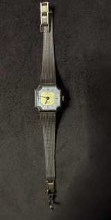 Hamilton 8850 quartz Swiss Women's Gold Tone Octagonal Watch - Image 2