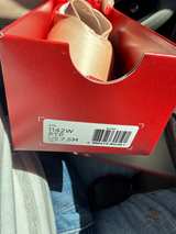 Capezio Ava pointe shoes 7.5 M - Image 2