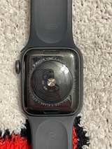 Apple Watch series SE first gen 40 mm - Image 2