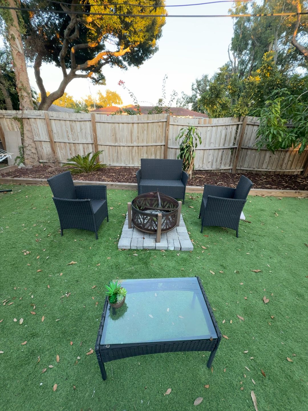 NiamVelo 4-Piece Patio Rattan Furniture Set Red