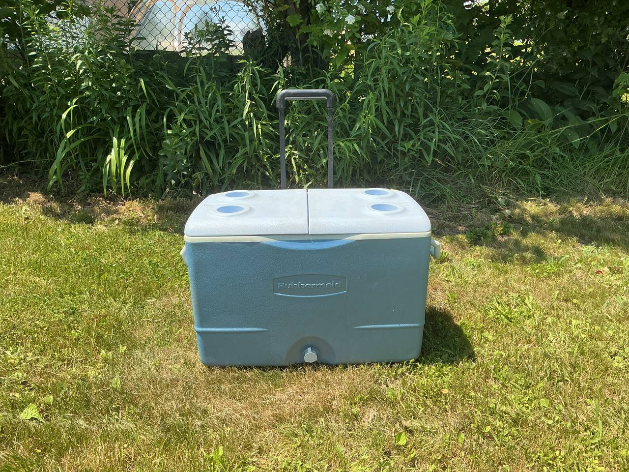 Rubbermaid 60 Quart Wheeled Cooler