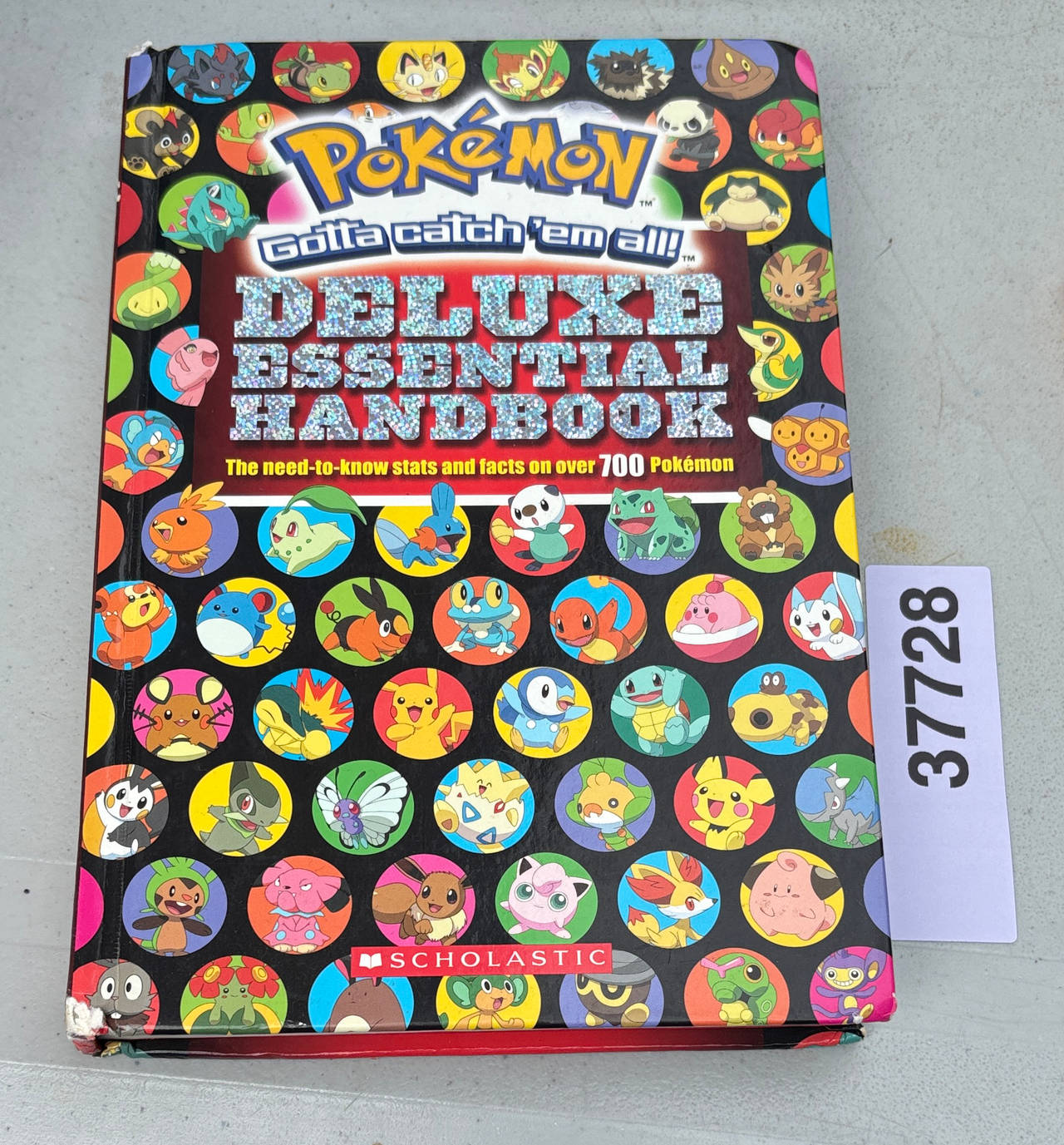 Pokémon Deluxe Essential Handbook: The Need-to-Know Stats and Facts on Over 700 Pokémon