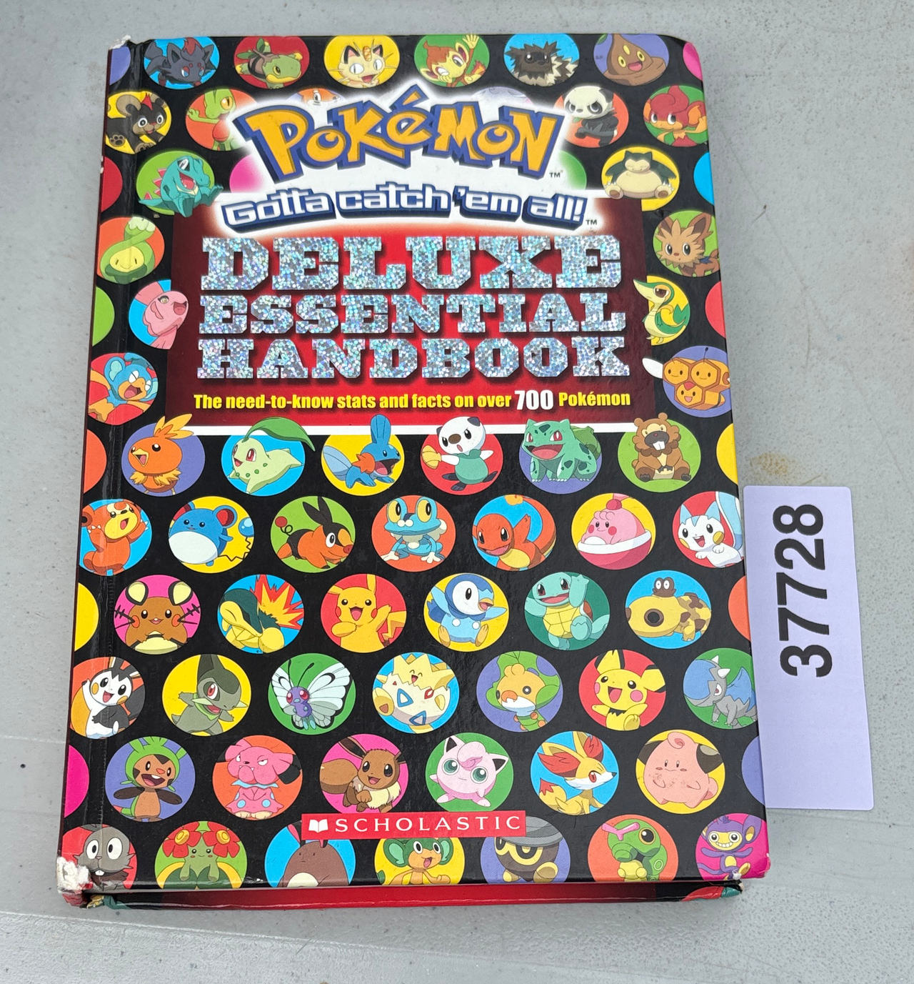 Pokémon Deluxe Essential Handbook: The Need-to-Know Stats and Facts on Over 700 Pokémon