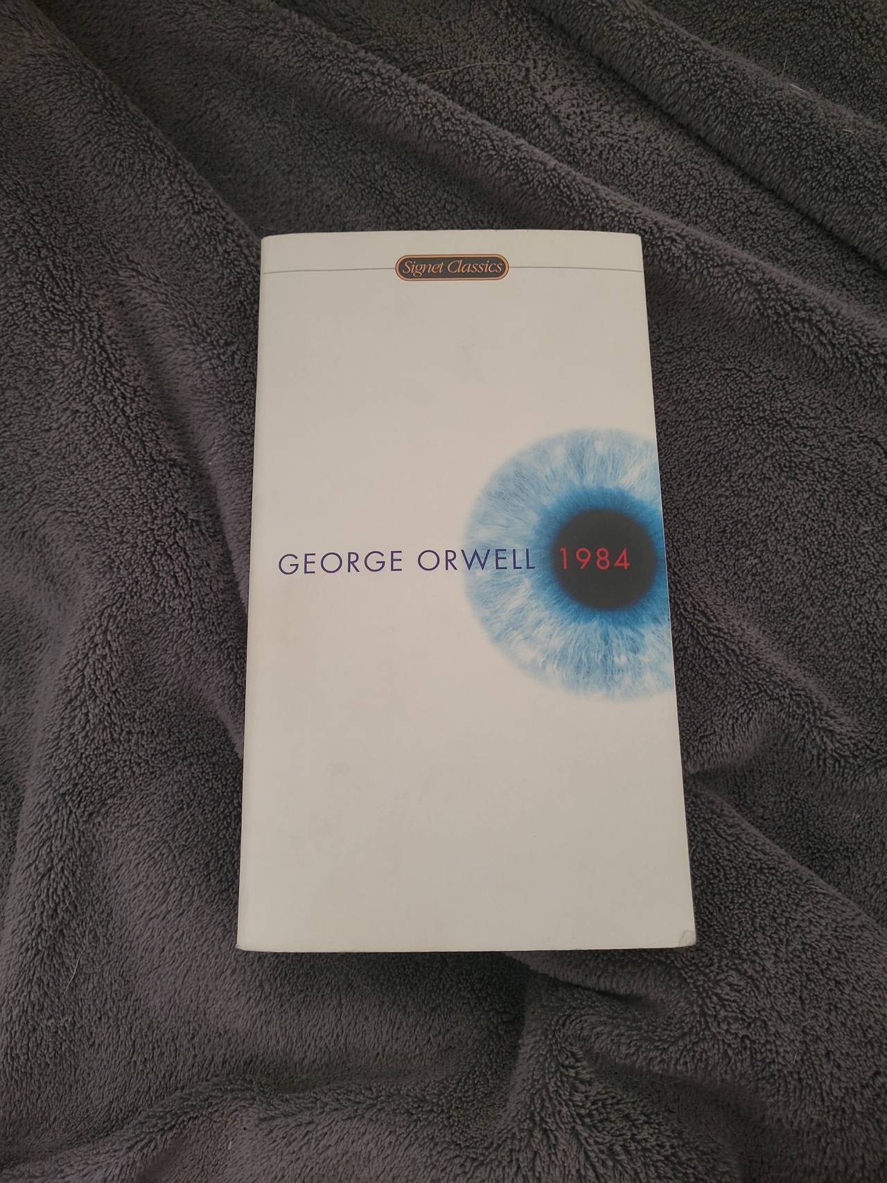 1984 by George Orwell (Signet Classics)