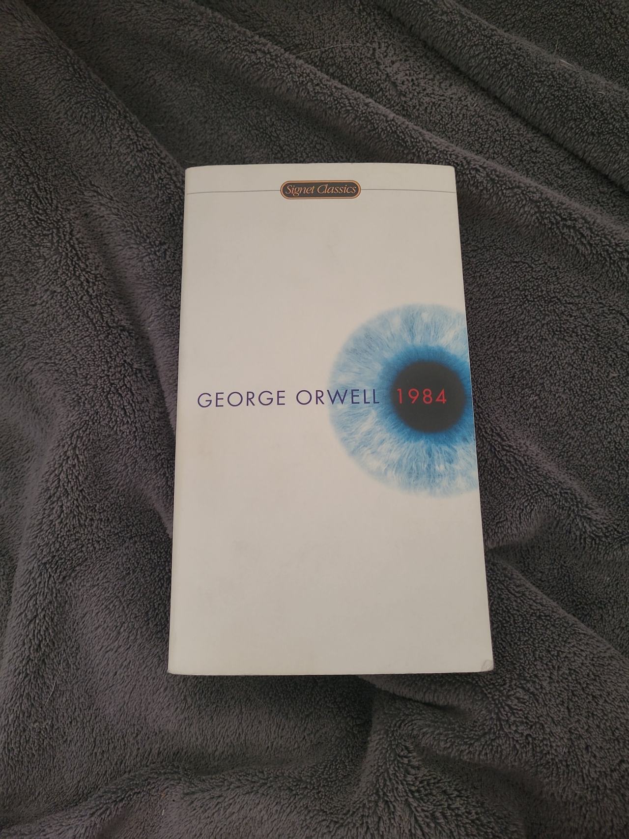 1984 by George Orwell (Signet Classics)