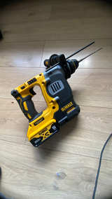 DeWalt 20V MAX XR Rotary Hammer Drill - Image 3
