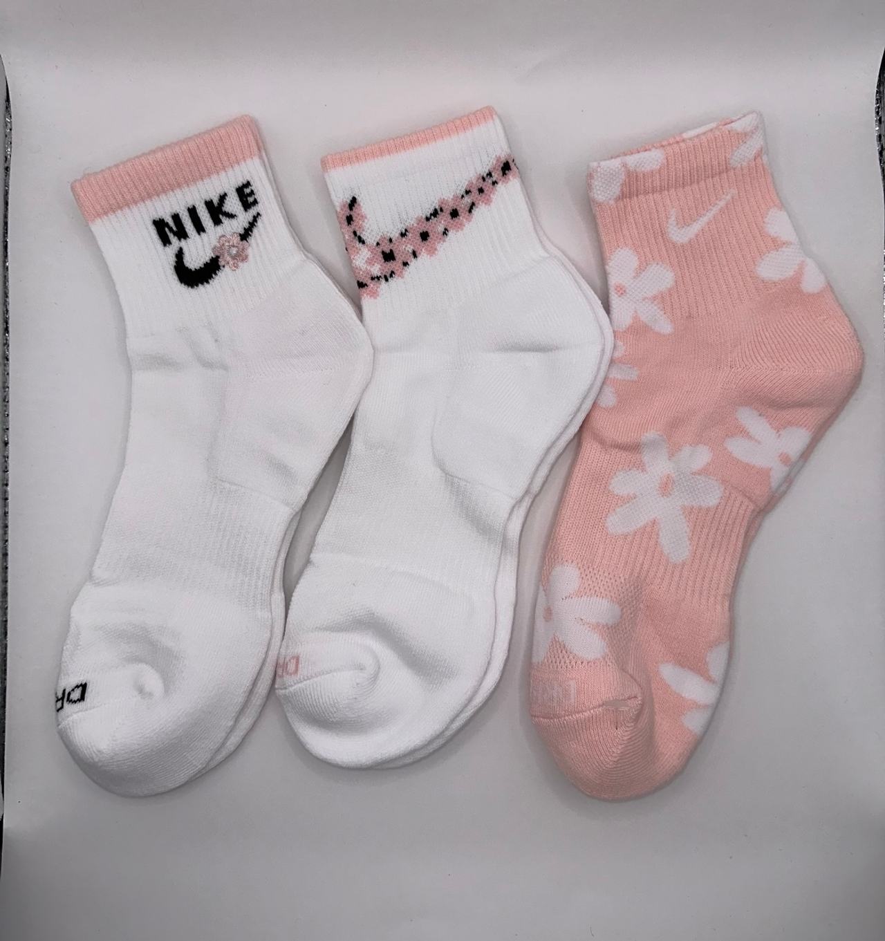 Nike Everyday Plus Lightweight Floral Ankle Socks 3-Pack brand new size m/L