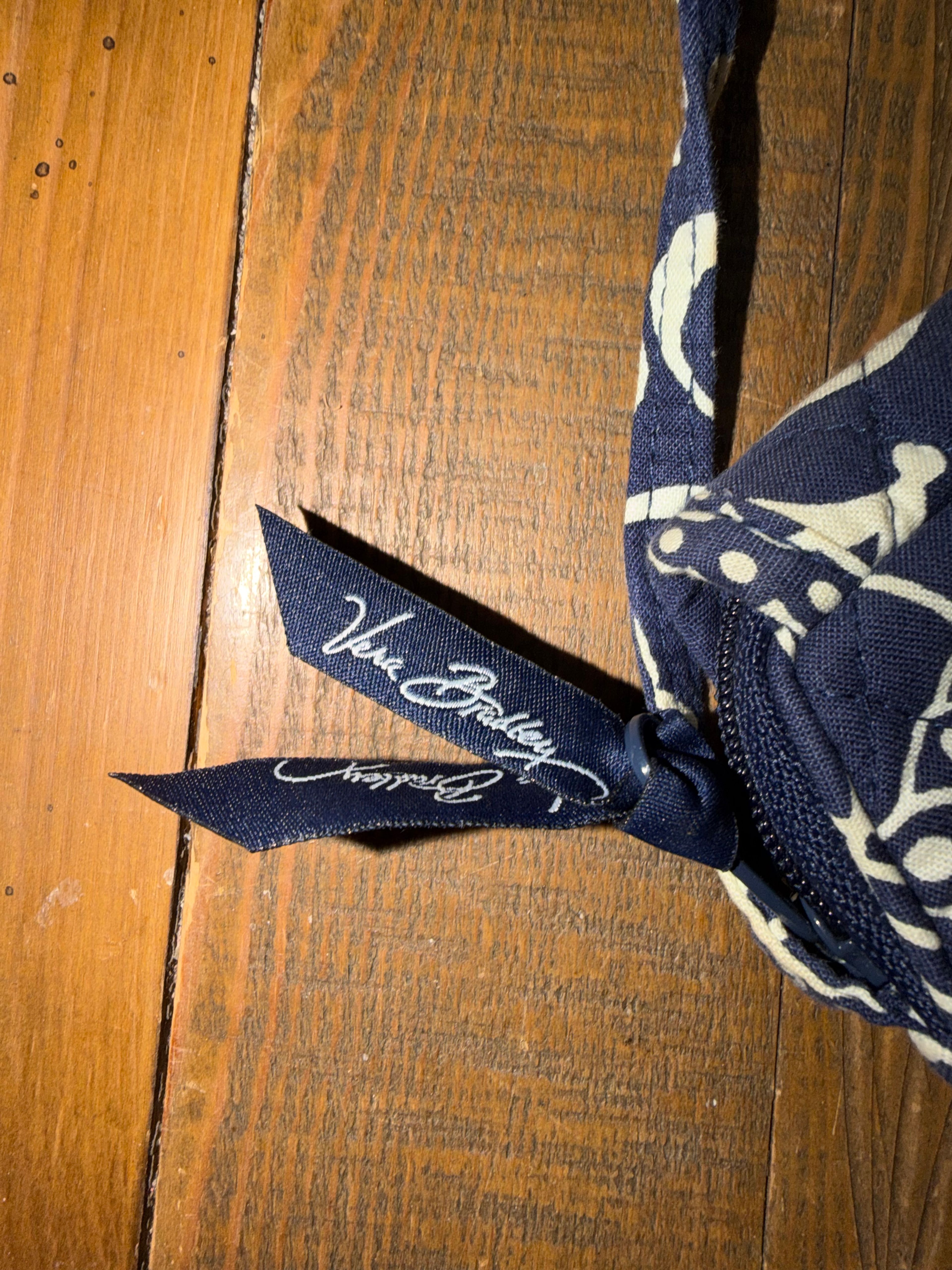 Vera Bradley Crossbody Bag Navy Twirly Birds Pattern - Image 5